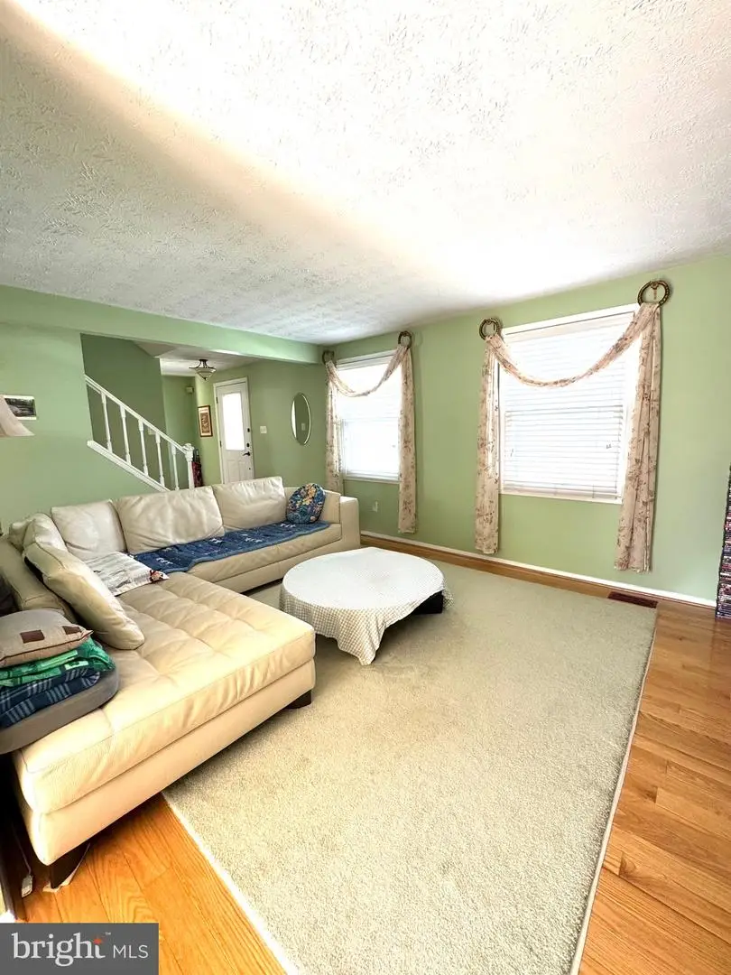 1150 Kettle Pond Ln, Great Falls, VA 22066 - #3