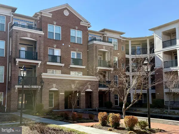 2905 Saintsbury Plz #213, FAIRFAX, VA 22031