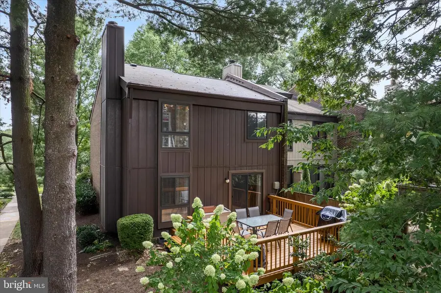 11860 S Lakes Ct, Reston, VA 20191 - #2