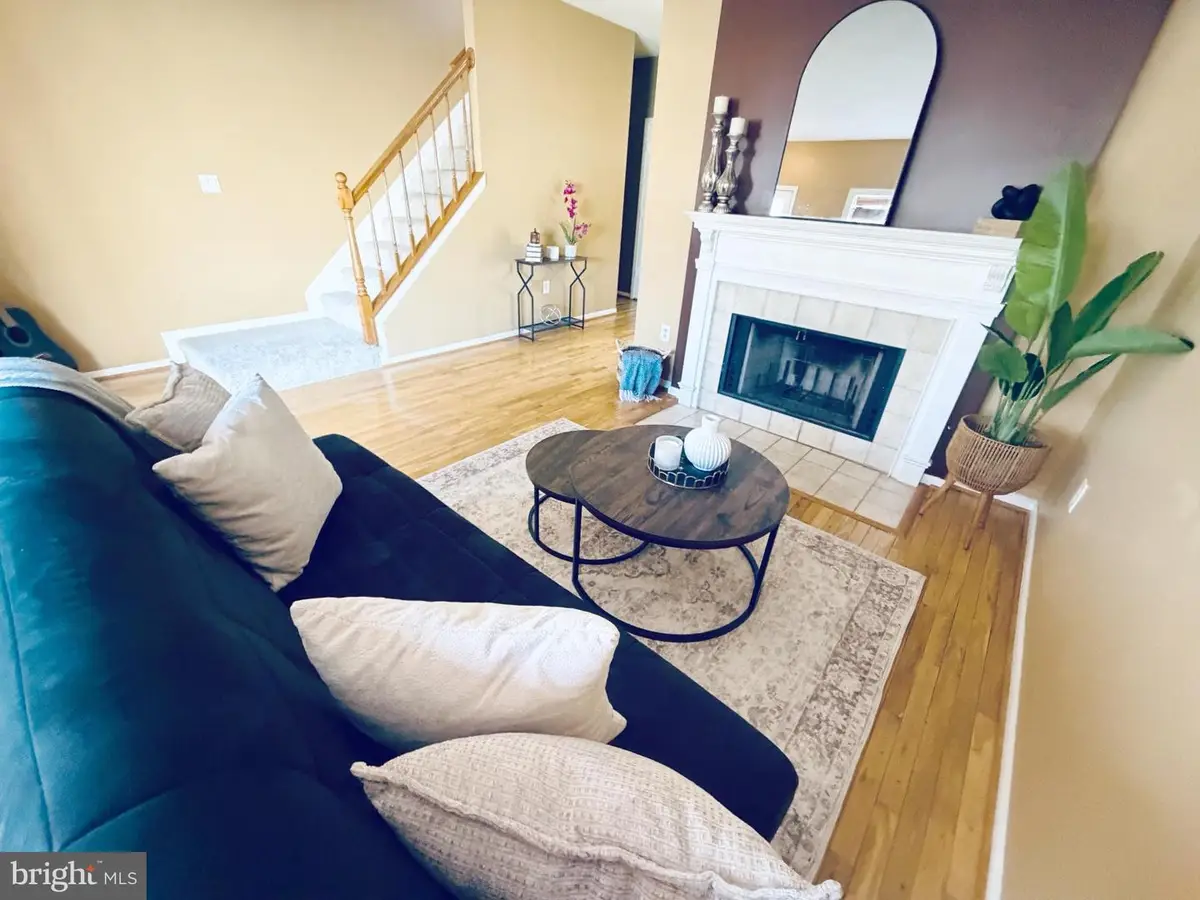 12150 Wedgeway Ct, Fairfax, VA 22033 - #1