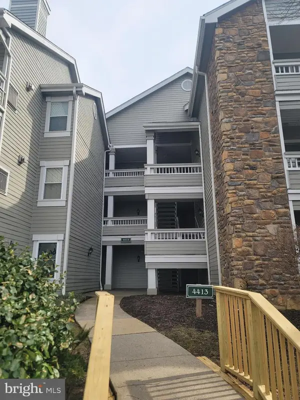 4413 Fair Stone Dr #105, FAIRFAX, VA 22033