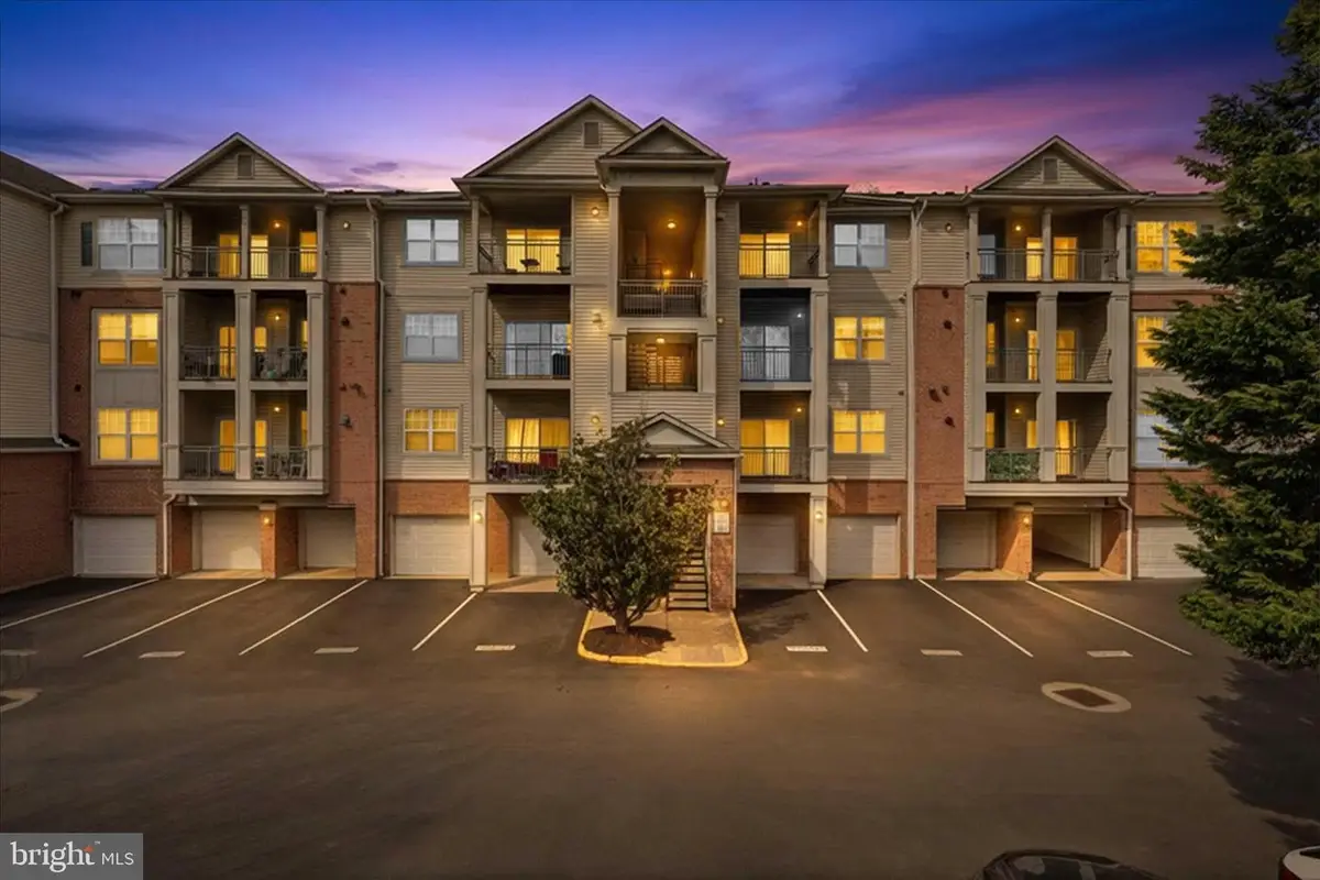 12124 Garden Ridge Ln #301, Fairfax, VA 22030 - #1