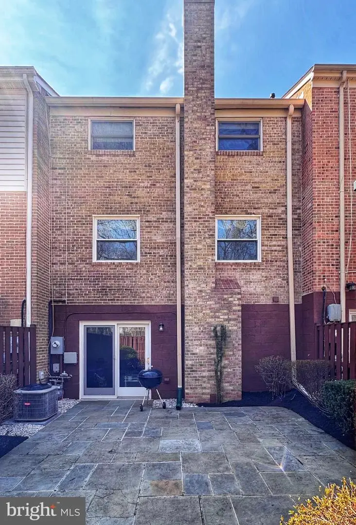 9612 Lindenbrook St, Fairfax, VA 22031 - #3