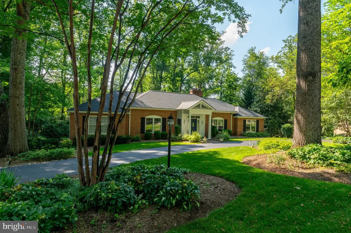 1104 Flor Ln, McLean, VA 22102 - #1