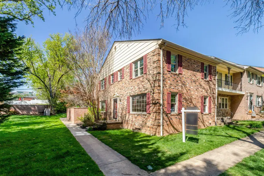 3032 Seven Oaks Pl, Falls Church, VA 22042 - #2