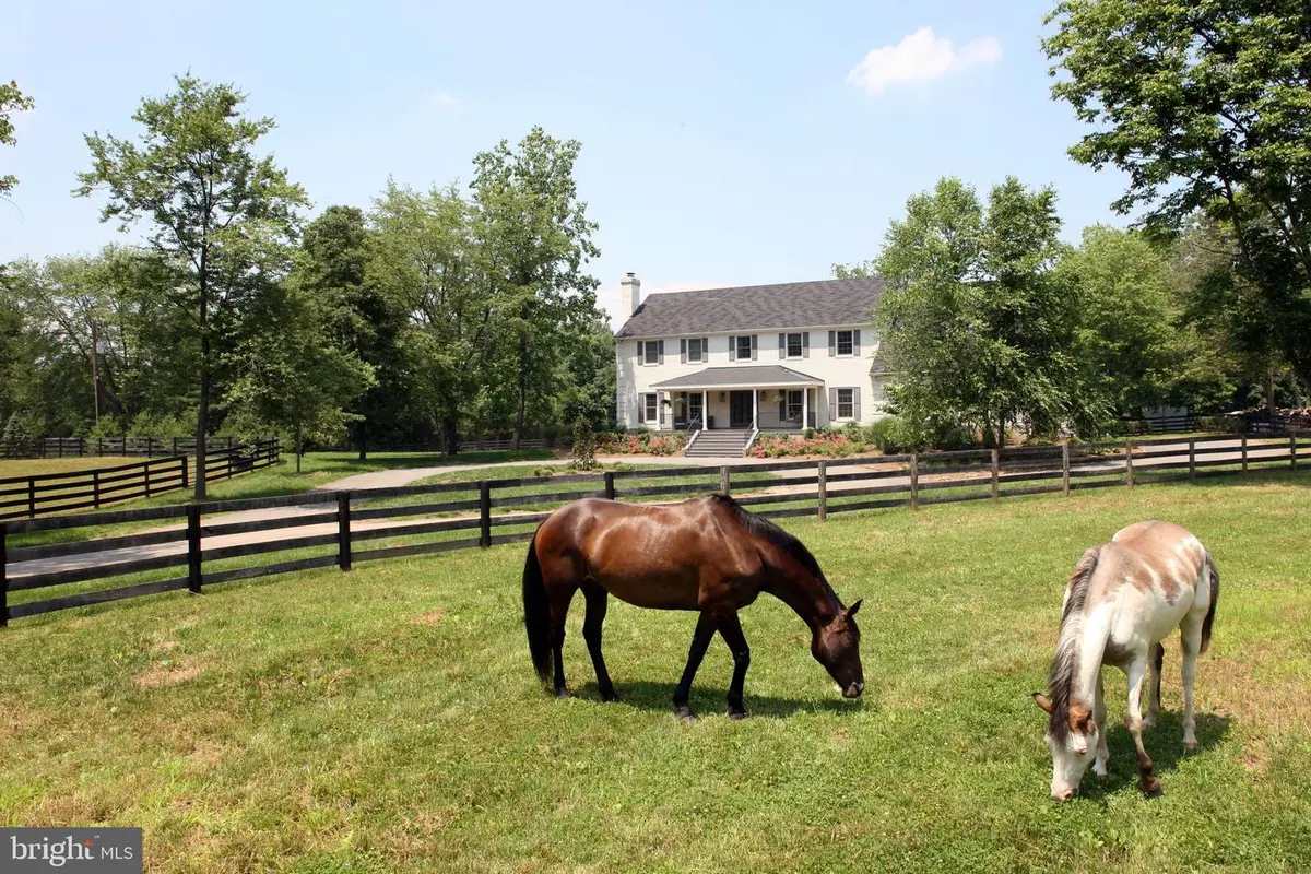 11748 Thomas Ave, Great Falls, VA 22066 - #1