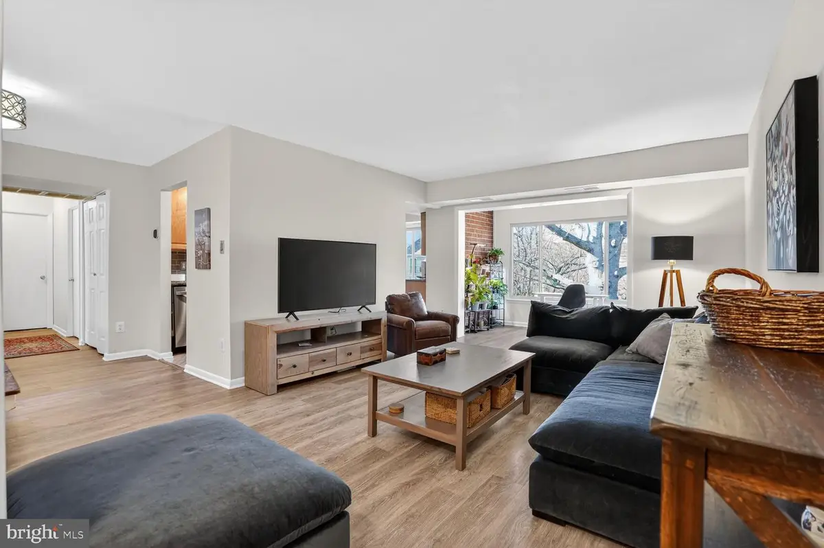 10200 Bushman Dr #121, Oakton, VA 22124 - #1