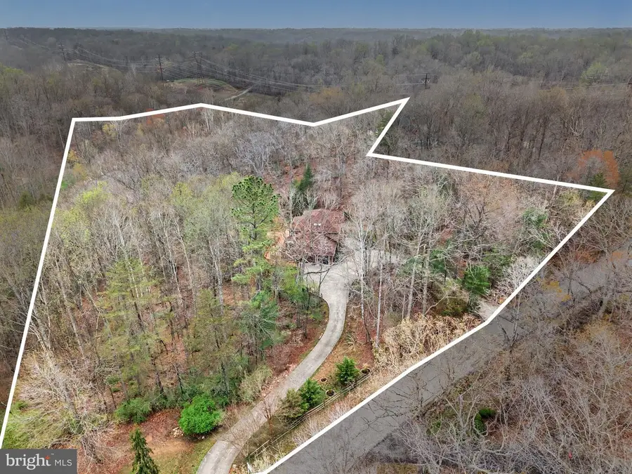 8406 Cathedral Forest Dr, Fairfax Station, VA 22039 - #2