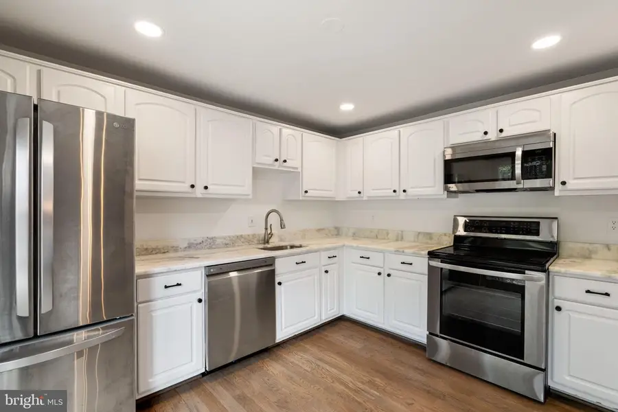 3050 Silent Valley Dr, Fairfax, VA 22031 - #2