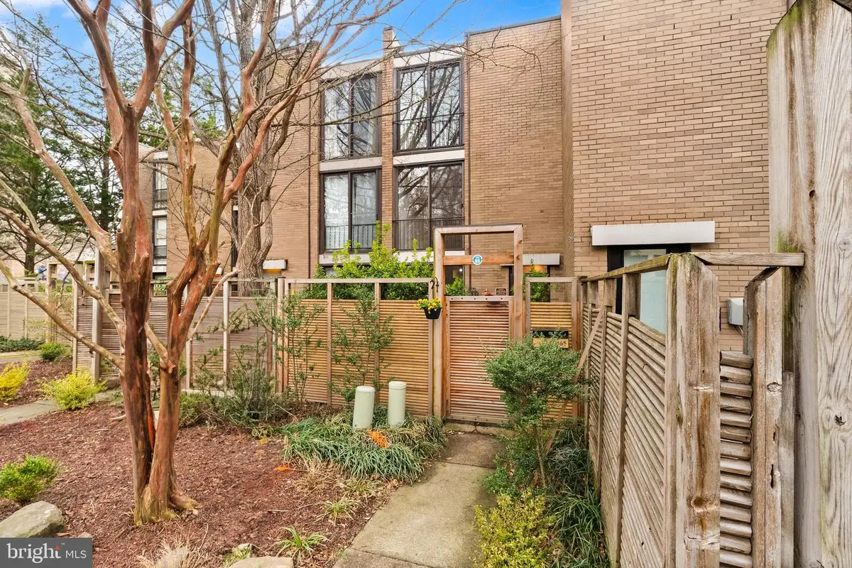 11465 Washington Plz W, Reston, VA 20190 - #1