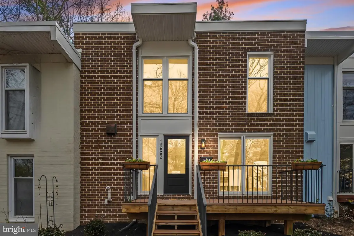 1652 Wainwright Dr, Reston, VA 20190 - #1