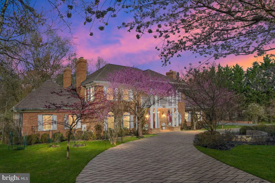 532 Walker Rd, Great Falls, VA 22066 - #2