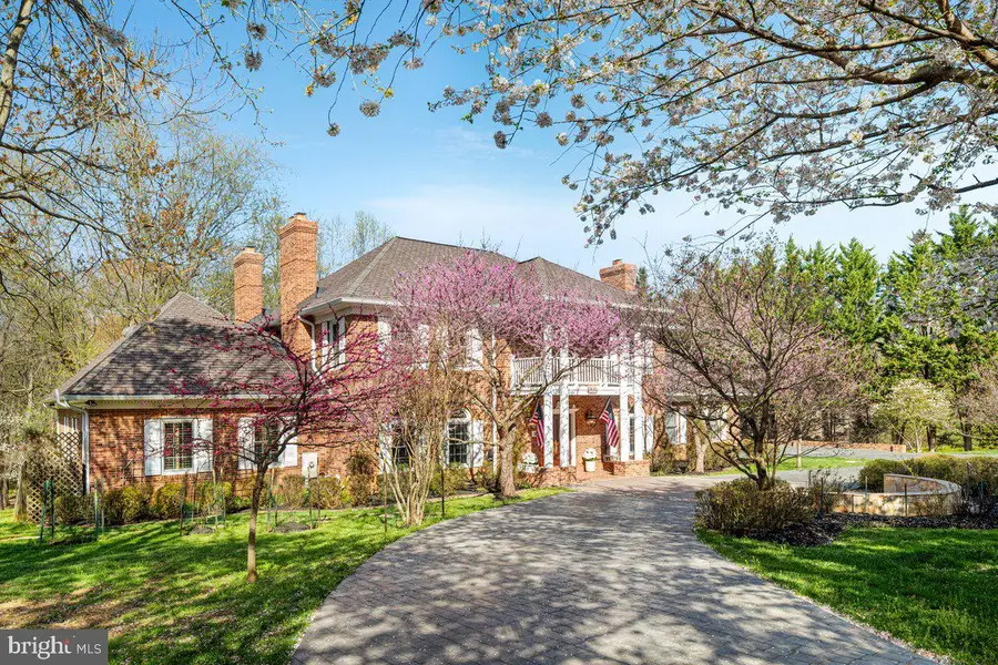 532 Walker Rd, Great Falls, VA 22066 - #3