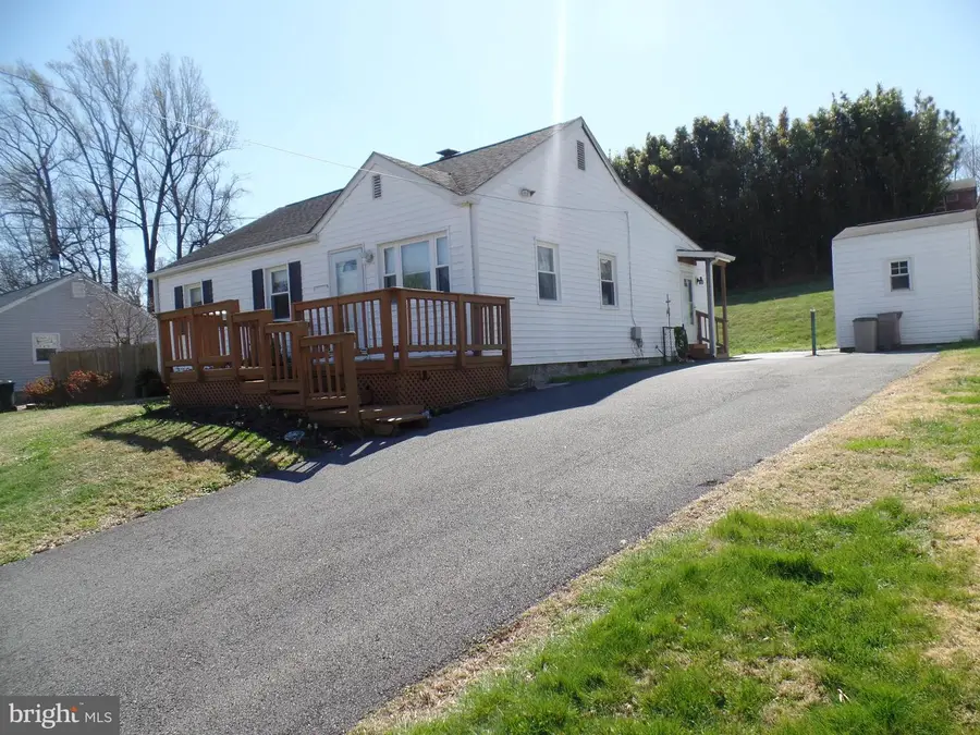 1910 Hillside Dr, Falls Church, VA 22043 - #3