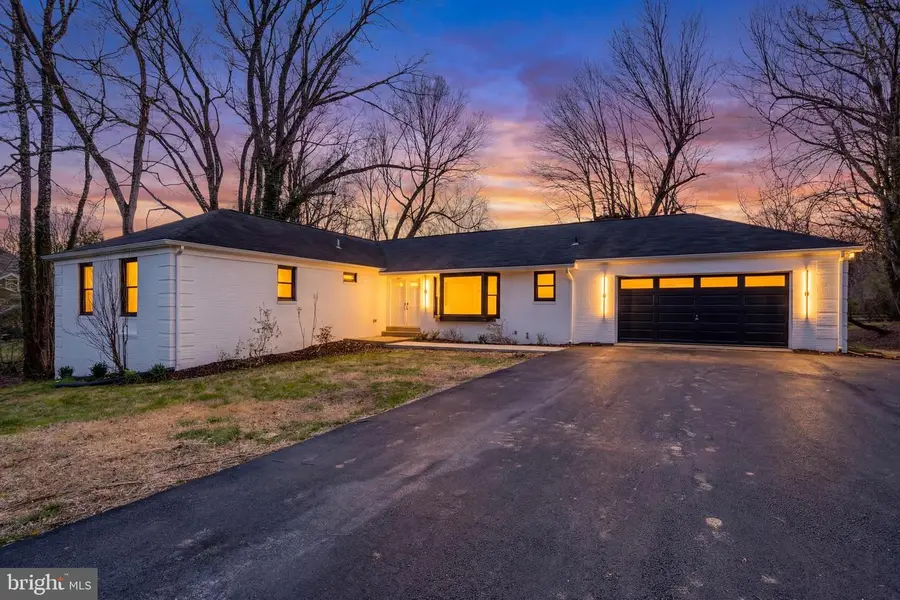 5110 Prestwick Dr, Fairfax, VA 22030 - #2