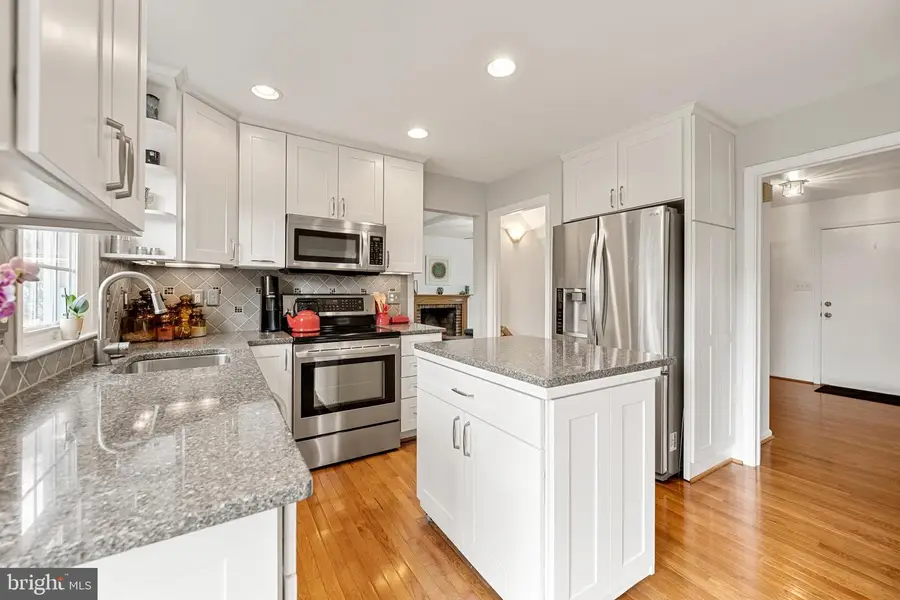 8805 Aquary Ct, Springfield, VA 22153 - #3