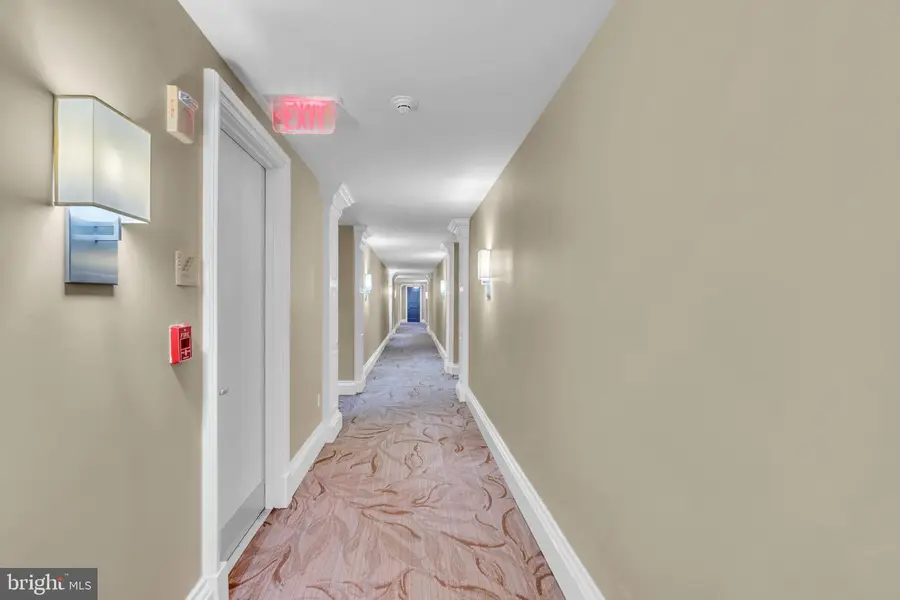 8220 Crestwood Heights Dr #517, McLean, VA 22102 - #3