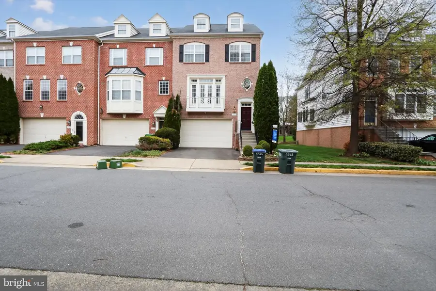4633 Carisbrooke Ln, Fairfax, VA 22030 - #2