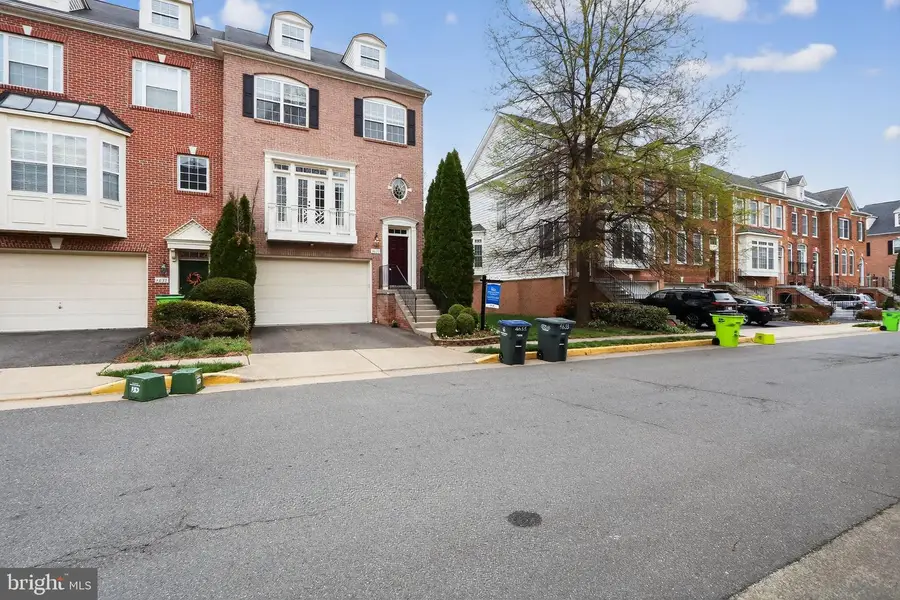 4633 Carisbrooke Ln, Fairfax, VA 22030 - #3