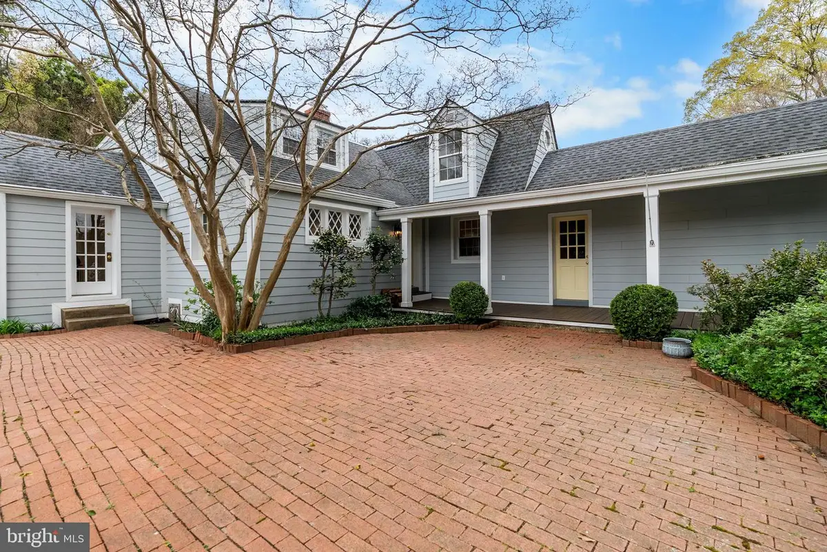 6420 15th St, Alexandria, VA 22307 - #1