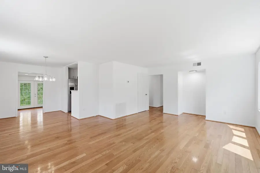 2146 Pimmit Dr, Falls Church, VA 22043 - #2