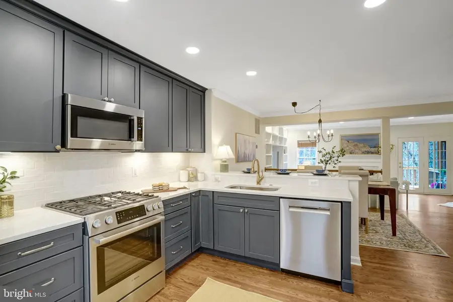 6331 Crooked Oak Ln, Falls Church, VA 22042 - #3