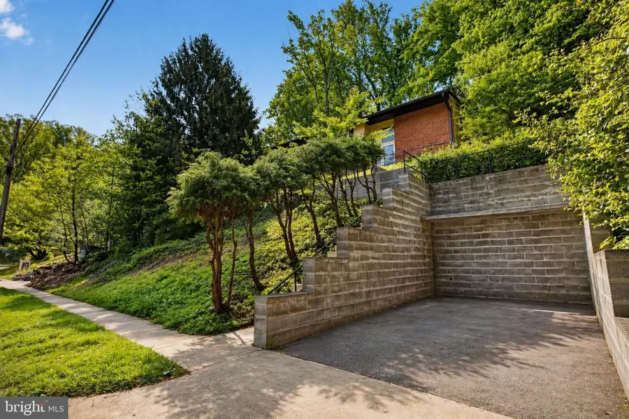 7818 Glenister Dr, Springfield, VA 22152 - #3