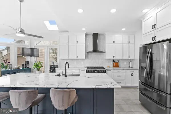 8605 Woodwren Ter, FAIRFAX STATION, VA 22039