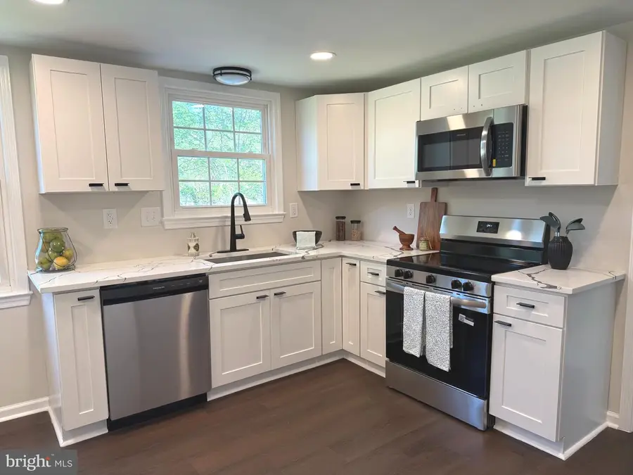 735 Palmer Dr, Herndon, VA 20170 - #3