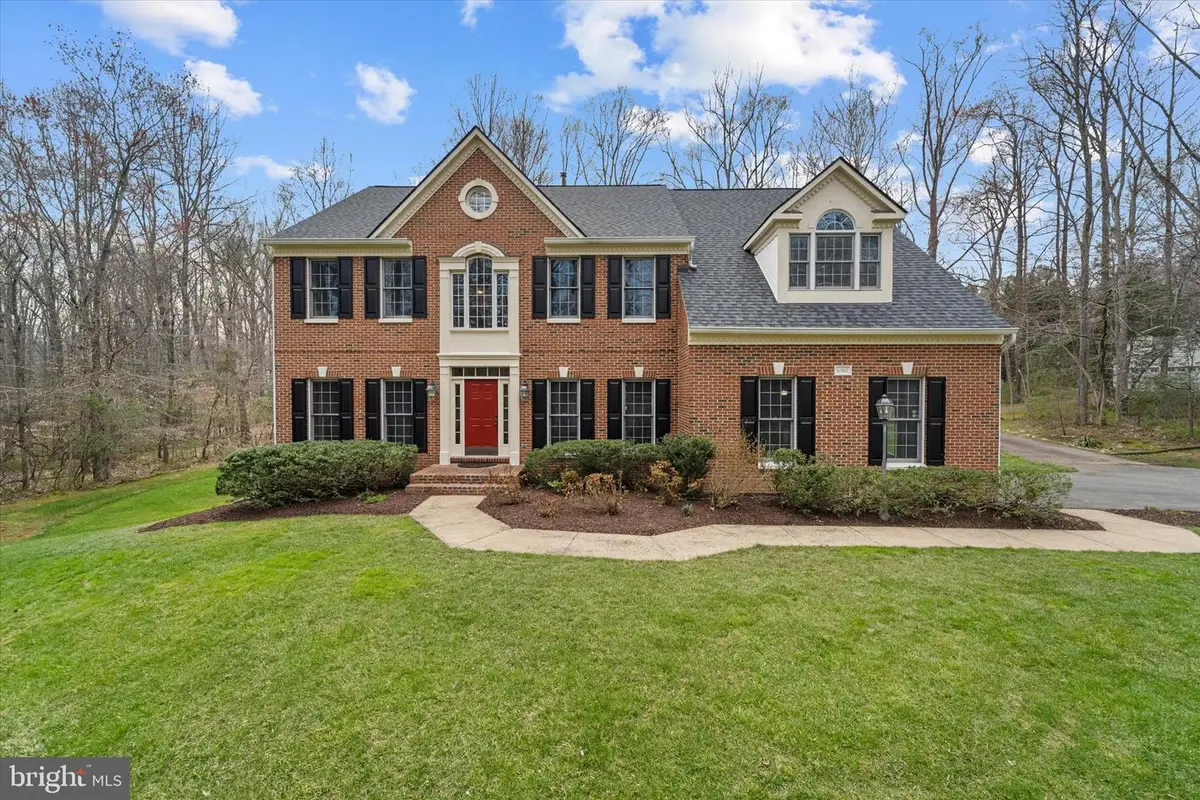 10582 Canterberry Rd, Fairfax Station, VA 22039 - #1