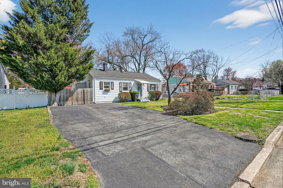 3206 Campbell Dr, Alexandria, VA 22303 - #2