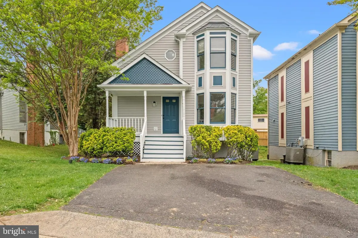 8405 Hollis Ln, Vienna, VA 22182 - #1