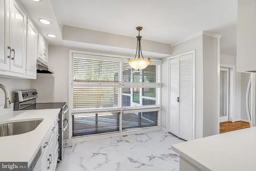 11010 Byrd Dr, Fairfax, VA 22030 - #3