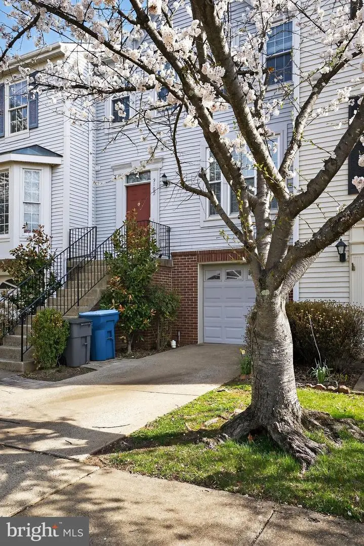 3102 Sutherland Hill Ct, Fairfax, VA 22031 - #2