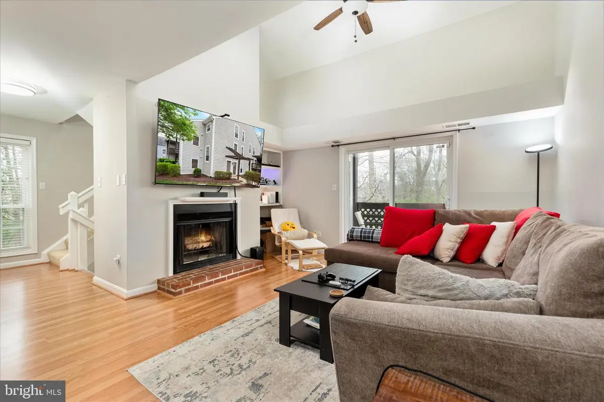 10198 Oakton Terrace Rd, Oakton, VA 22124 - #1