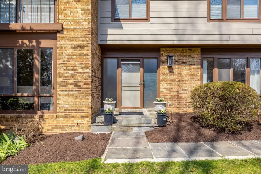 9122 Cricklewood Ct, Vienna, VA 22182 - #3