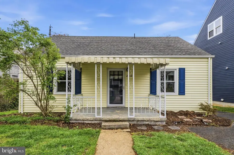 2915 Brook Dr, Falls Church, VA 22042 - #2