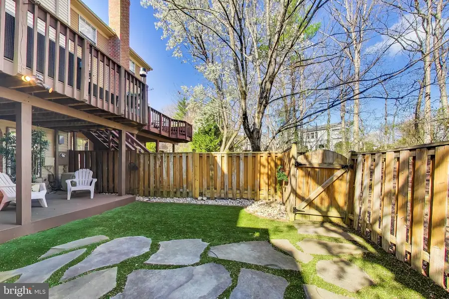 7812 Solomon Seal Dr, Springfield, VA 22152 - #3