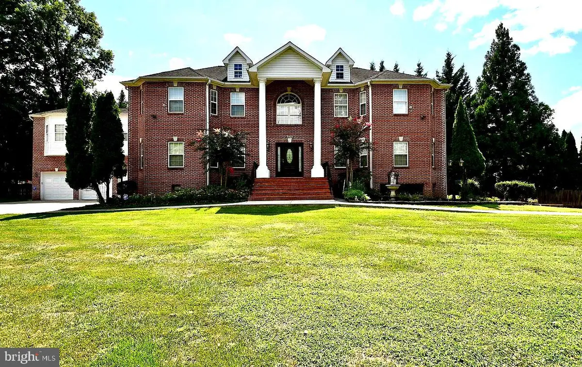 7801 Ridgewood Dr, Annandale, VA 22003 - #1