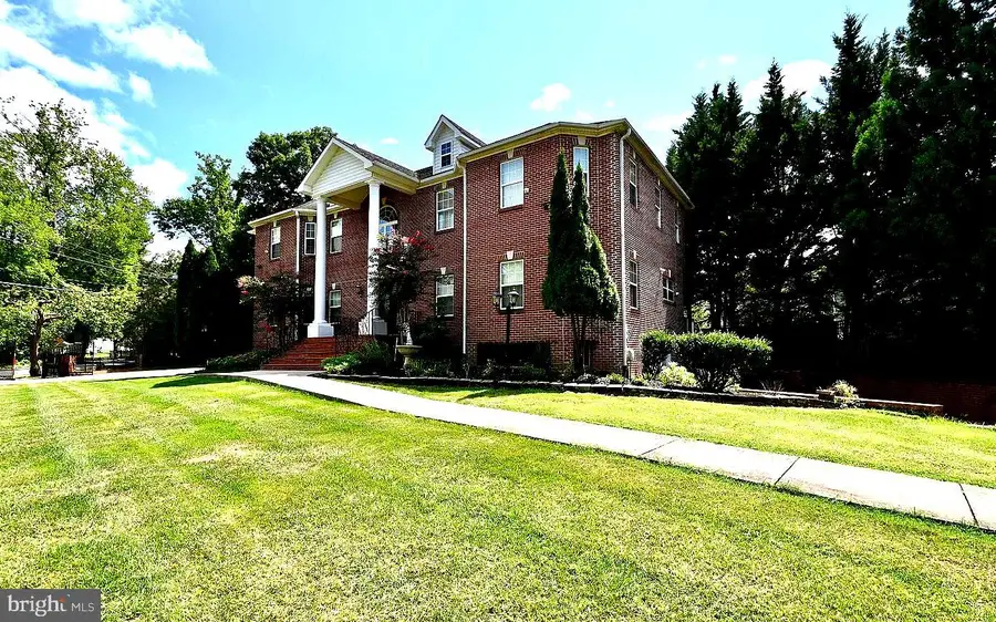 7801 Ridgewood Dr, Annandale, VA 22003 - #2