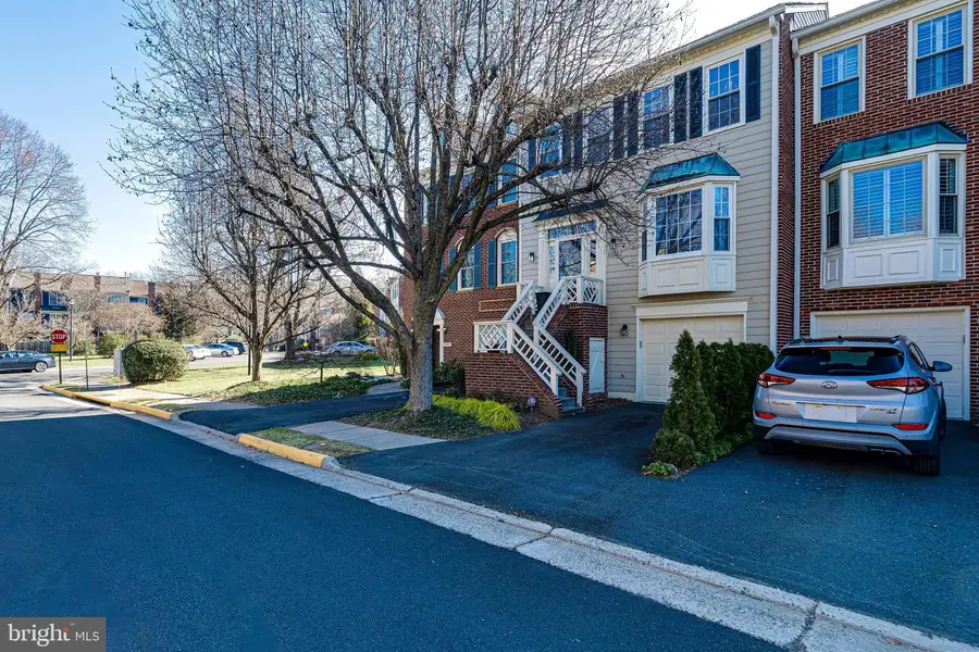 2001 Gervais Dr, Falls Church, VA 22043 - #2