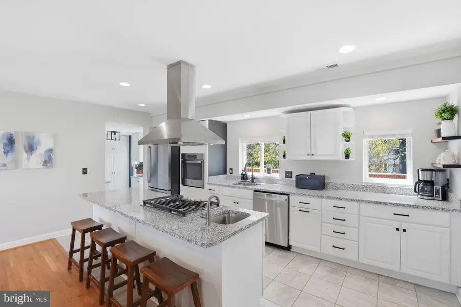 2209 Rollins Dr, Alexandria, VA 22307 - #3