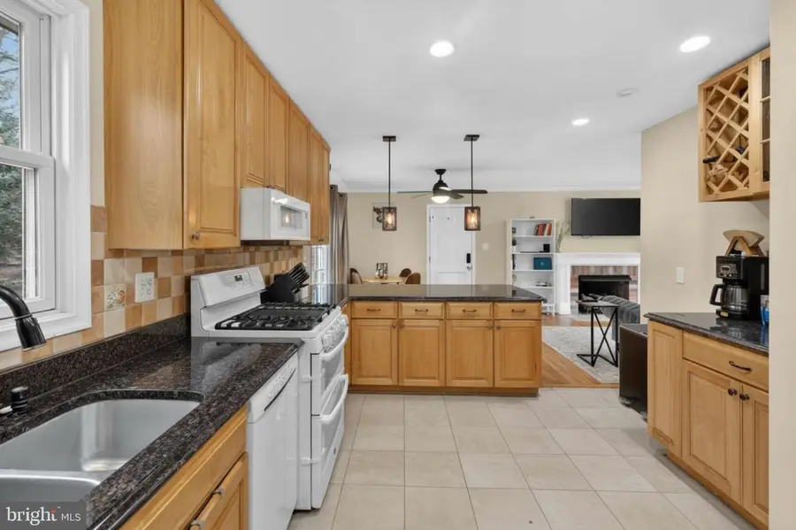 6803 Jackie Deneese Ct, Springfield, VA 22152 - #3