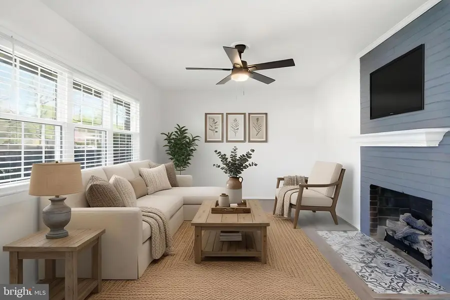 5504 Kathleen Pl, Springfield, VA 22151 - #3