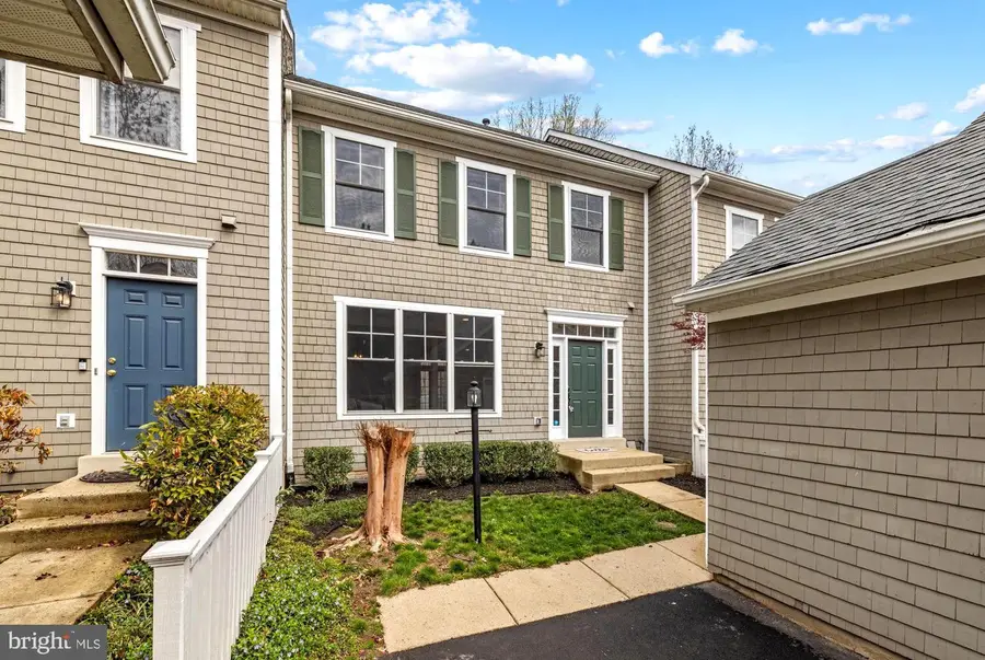 2526 Brenton Point Dr, Reston, VA 20191 - #2