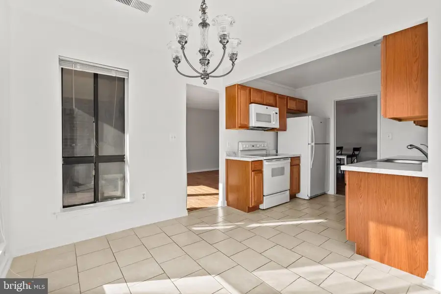 561 Florida Ave #204, Herndon, VA 20170 - #2