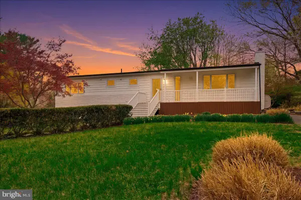 822 Walker Rd, GREAT FALLS, VA 22066