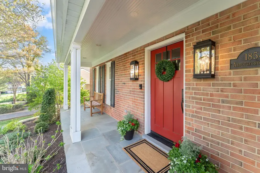 1854 Abbotsford Dr, Vienna, VA 22182 - #3