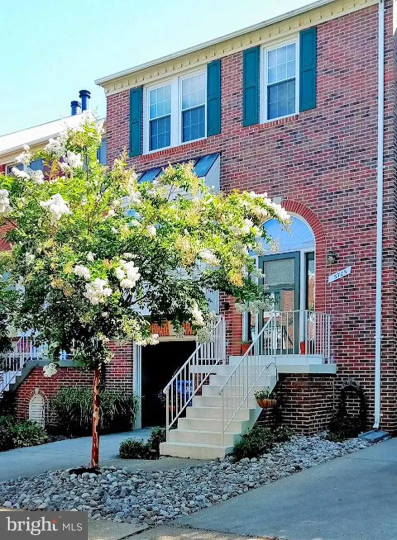 5705 Wood Creek Ln, Centreville, VA 20120 - #2