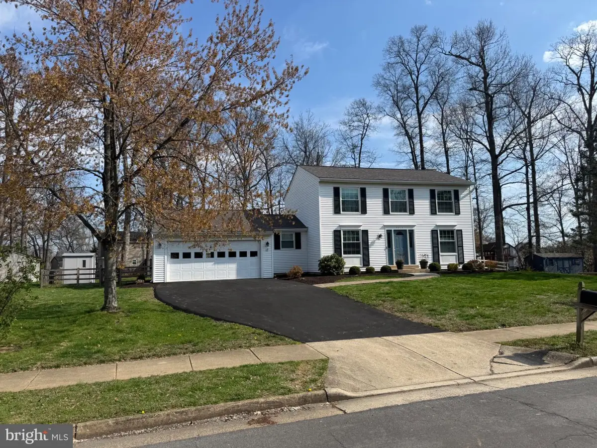 4515 Silas Hutchinson Dr, Chantilly, VA 20151 - #1